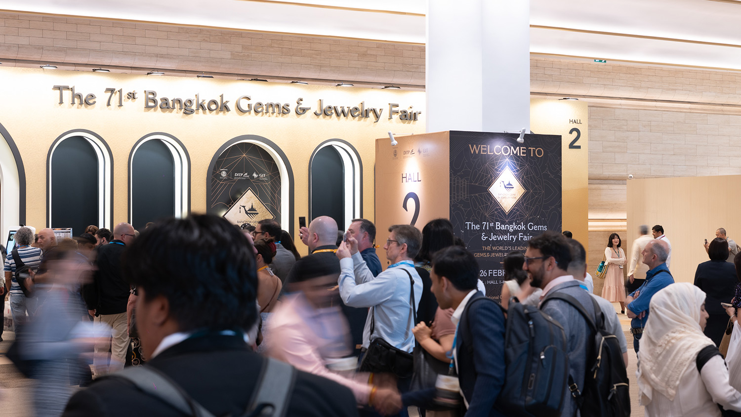 bangkok-gems-and-jewelry-fair-2025-shines-bright-generating-over-3-7-billion-baht-sales