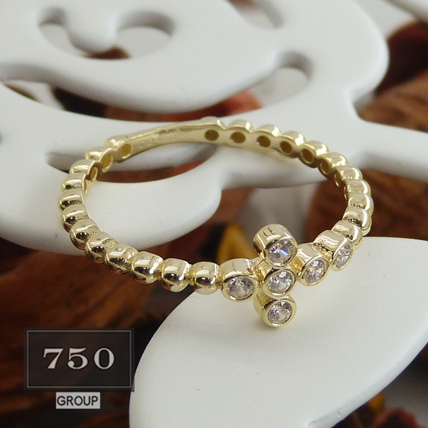 18k gold ring with cubic zirconium