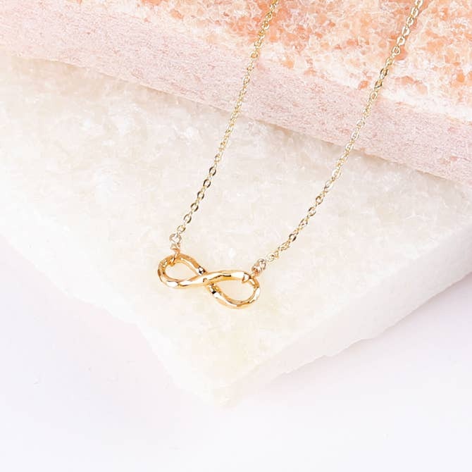 Hammered Gold Infinity Necklace (Gold)